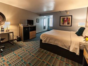 Fifth Season Inn & Suites