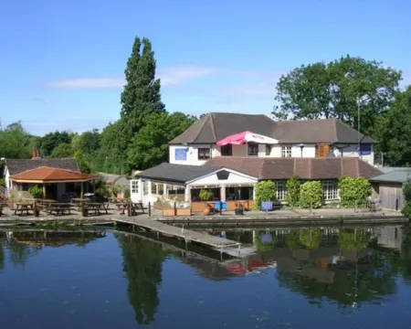 The WatersEdge, Canal Cottages Hotels in Uxbridge
