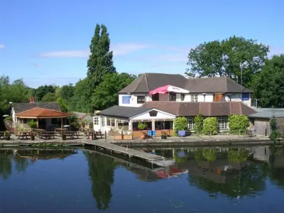 The WatersEdge, Canal Cottages Hôtels à : West Drayton