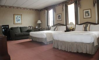 a hotel room with two beds , one on the left and one on the right side of the room at Waynebrook Inn