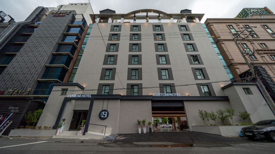 Custom Hotel