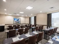 홀리데이 인 그린즈버러 콜로세움 바이 IHG - 주차장