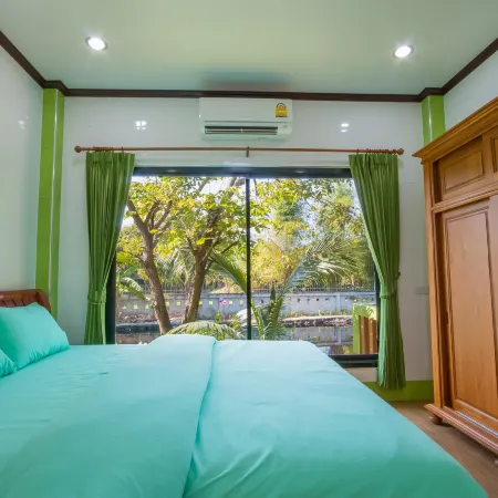 Coconut Resort Отели рядом с достопримечательностью «Мае Рампхуенг Бич»