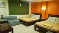 RedDoorz @ City Corporate Inn Iloilo فنادق في جويماراس