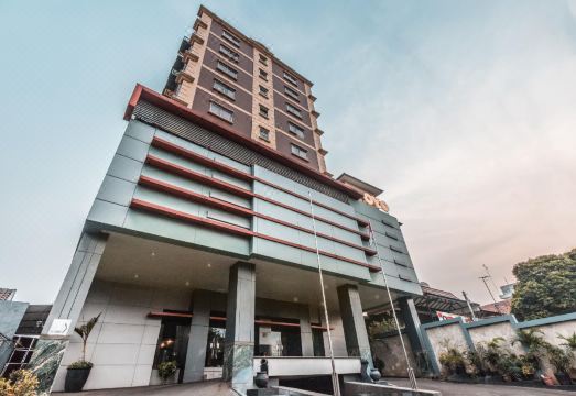 Hotel Alia Matraman의 야외 수영장