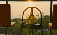 TopFloor Gorgeous Sunset-Mae Phim Beachfront Condo Hôtels à : 
