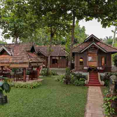 Samiira on Ashtamudi Lake Hotel Exterior