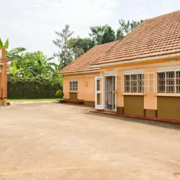 Starlight Hotel Mbale Отели в г. Мбале
