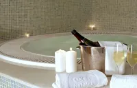 Axor Feria Hotel - Free Airport Shuttle Bus - spa