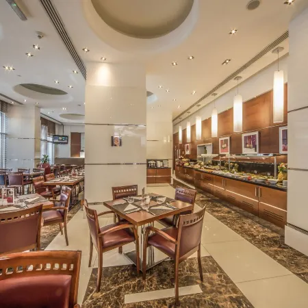 Golden Sands Hotel & Residences Sharjah Отели рядом с достопримечательностью «Аль-Кусейс»