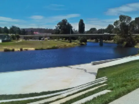 Crest Motor Inn Hotels in Queanbeyan