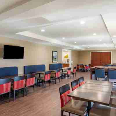 Comfort Inn & Suites Dining/Meeting Rooms