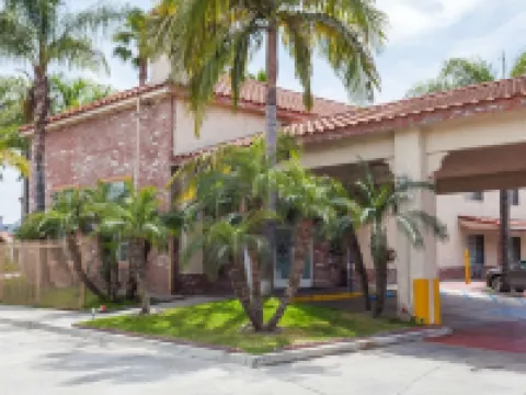 デイズ イン & スイーツ バイ ウィンダム サウス ゲート サウス・ゲートのホテル