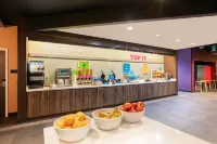 Tru by Hilton San Antonio at the Rim - breakfast