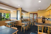 SureStay Hotel by Best Western North Vancouver Capilano - فطور