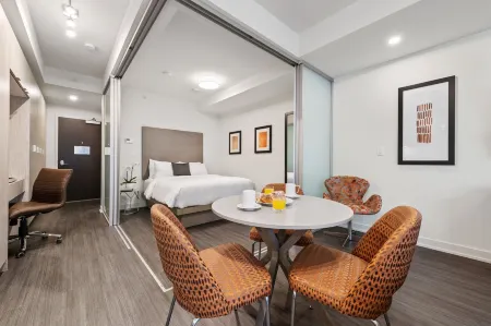 ReStays Ottawa Отели рядом с достопримечательностью «Национальный военный мемориал Канады»