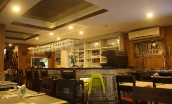Crown Diamond Hotel