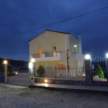 Villa Christine - Maisonettes with Fireplace Hotels in 