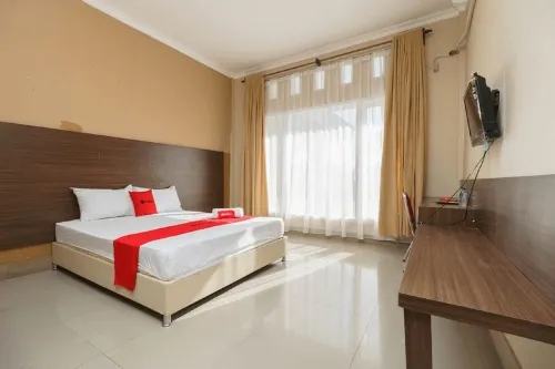 RedDoorz Syariah at Hotel Putri Gading Bengkulu فنادق في Ratu Agung