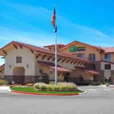 Holiday Inn Express & Suites Turlock-Hwy 99 Hotel Exterior