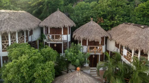 Cabañas Biuzaa' - Bares