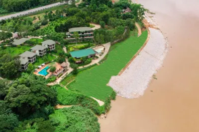 Bansaeo Garden and Resort Hotels near Chiang Saen Tourist Information Center- Abandoned Ruins