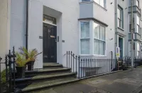 Skylark - 2 Bedroom Apartment - Tenby - Kitchen