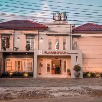Flamboyan Pondok Wisata & Cafe