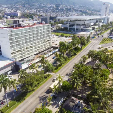 Ramada by Wyndham Acapulco Hotel & Suites Hotels near Acapulco Tradicional