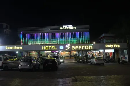 Hotel Saffron Отели в г. Навсари