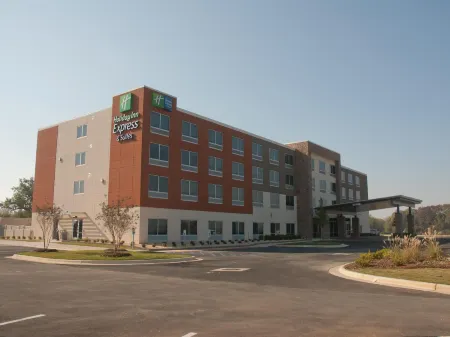 Holiday Inn Express & Suites Decatur by IHG Отели рядом с достопримечательностью «Шоппинг-центр Гейтуэй»
