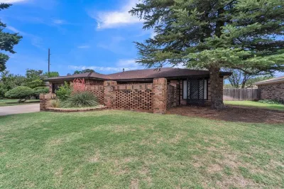 Stead House-3Bd/2ba, Ttu,  Fall Specials! 3 Bedroom Home by RedAwning Hotels near Cabela's