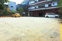 Mulia Indah Hotel - parkir
