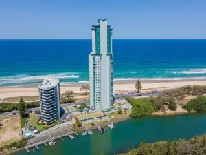 The Waterford on Main Beach