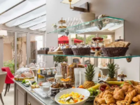 Hôtel la Résidence du Berry Hotels in Versailles