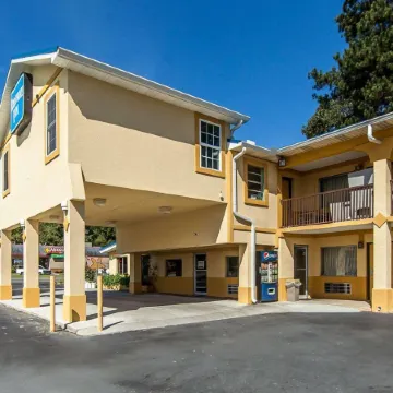 Days Inn by Wyndham Calhoun GA I-75 and US-41