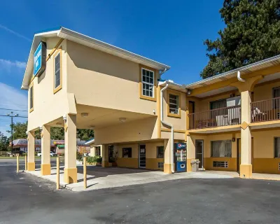 Days Inn by Wyndham Calhoun GA I-75 and US-41 Hotels in der Nähe von New Echota State Historic Site