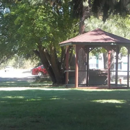 Cedar Village Motel