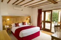 Tewinbury Farm Hotel - parking