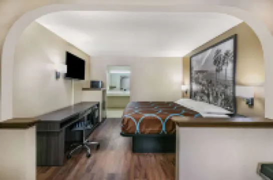 Super 8 by Wyndham Moss Point