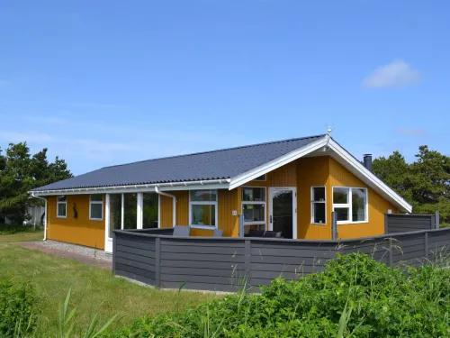 "Elsbeth" - 500m from the Sea