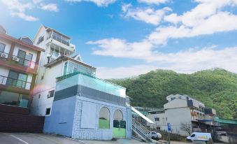 2. 강촌올데이펜션..