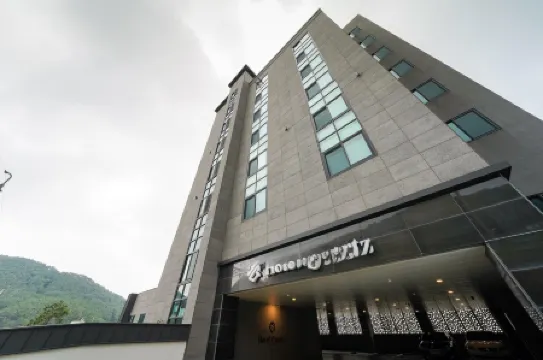 Hotel Quartz Отели рядом с достопримечательностью «Морской пляж Тадэпхо»