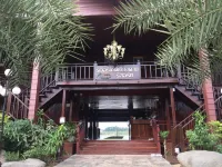 Riverside Chiangkhan Resort فنادق في تشيانغ خان