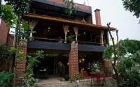 Villa Lira - Buah Batu Bandung Hotel dekat Masjid Al-Muhajirin RW.04 Kelurahan Rancaekek Kencana