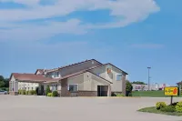 Super 8 by Wyndham Charles City Các khách sạn ở Thành phố Charles