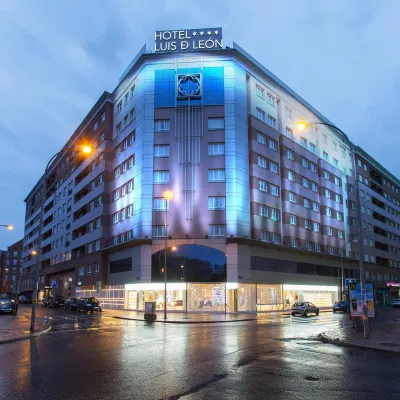 Hotel Silken Luis de León Hoteles cerca de Convento de San Marcos
