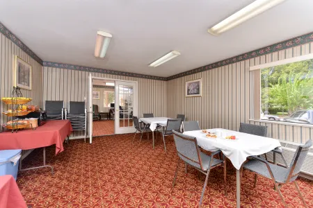 Americas Best Value Inn & Suites Houston/Brookhollow Northwest