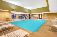 AmericInn by Wyndham Madison West - Pools