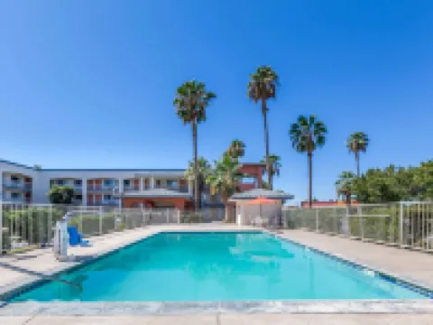 Super 8 by Wyndham Bakersfield/Central Hotels in Bakersfield